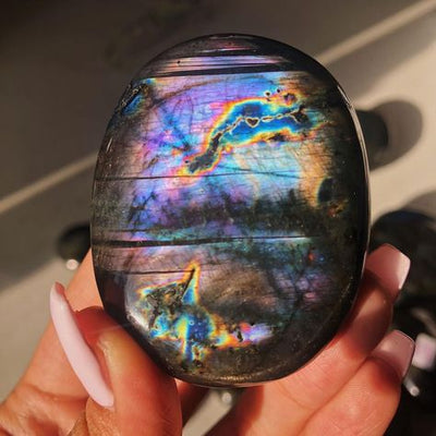 Labradorite Meaning: Healing Properties and Uses